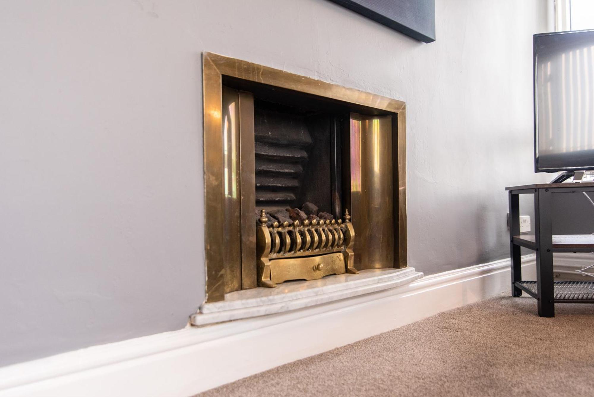 3 Bed Apartment - Perfect For Contractors Near Liverpool Airport 헤일 외부 사진