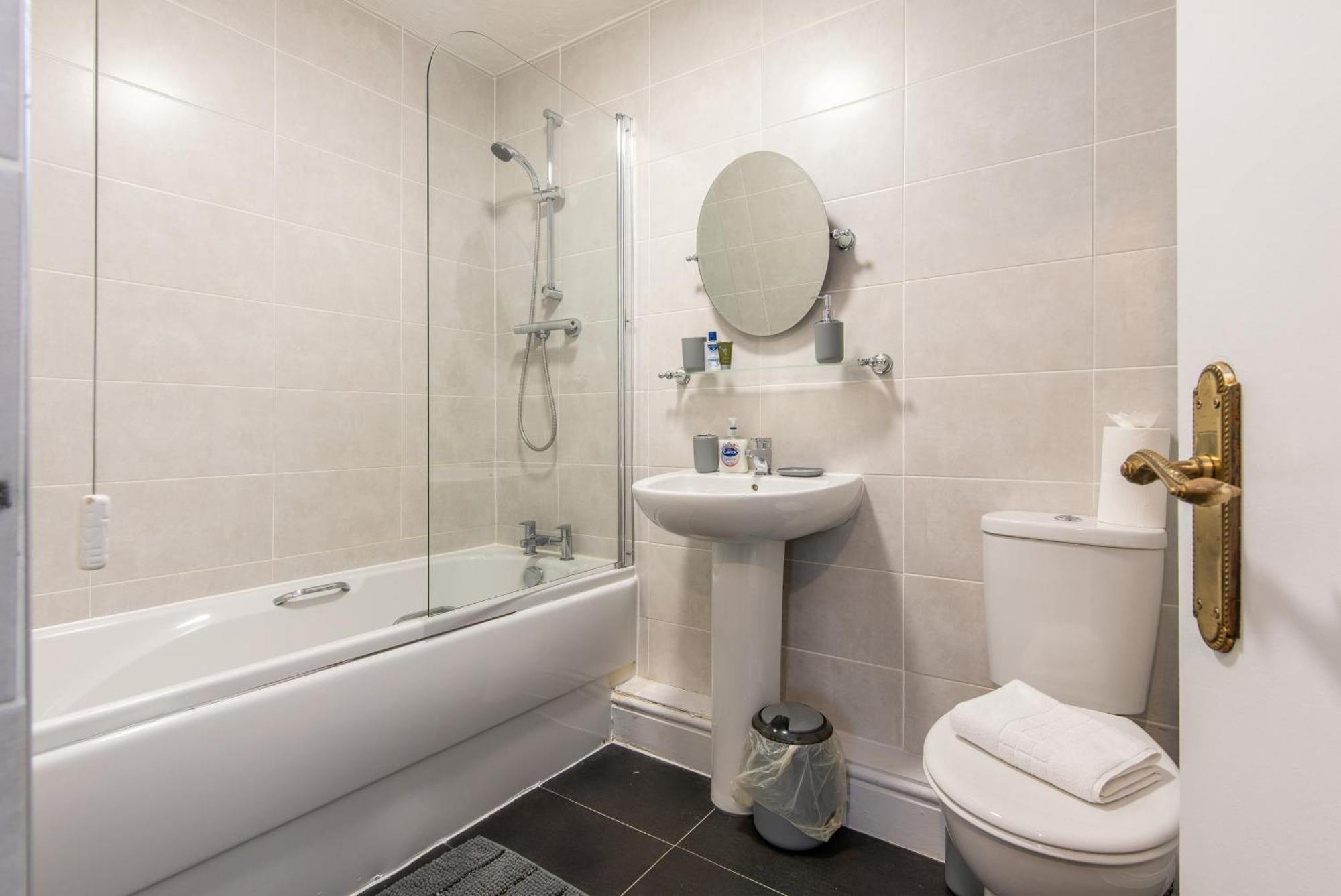 3 Bed Apartment - Perfect For Contractors Near Liverpool Airport 헤일 외부 사진